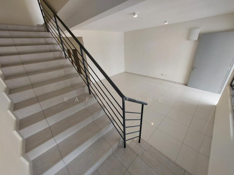 Rumah Teres 2 Tingkat untuk Dijual di Puchong (Selangor) - Rafie Mohd - Entrance - PropertyGuru.com.my