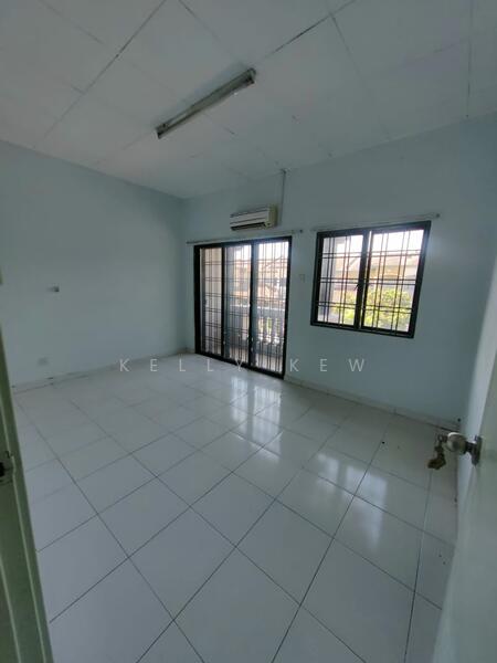 Rumah Teres 2-Tingkat untuk Dijual di Puchong (Selangor) - Kelly Kew - Living Room - PropertyGuru.com.my