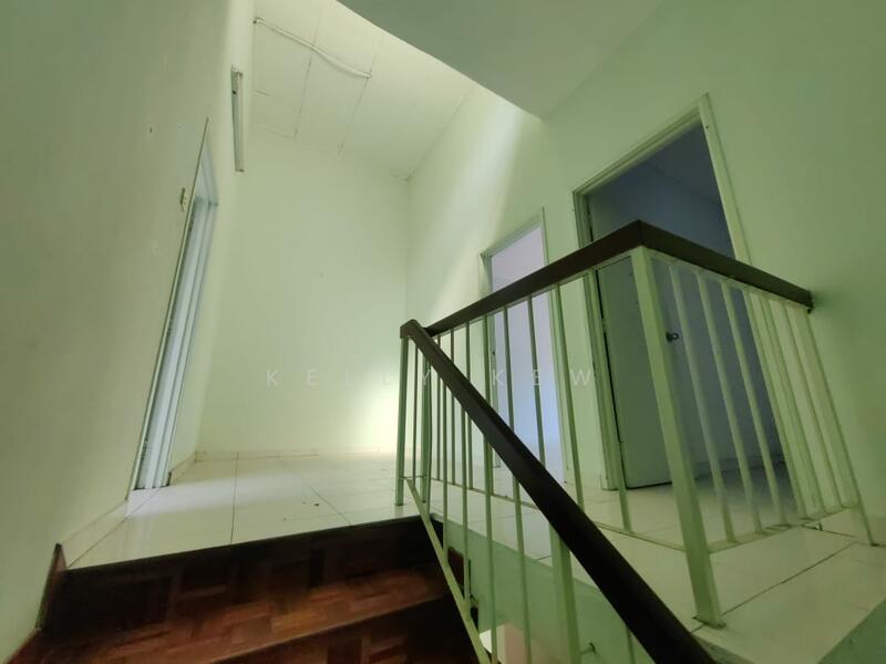 Rumah Teres 2-Tingkat untuk Dijual di Puchong (Selangor) - Kelly Kew - Corridor - PropertyGuru.com.my