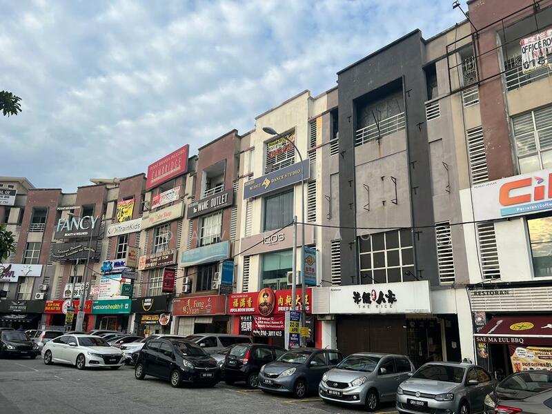 For Rent - Sri Petaling 4 Storey Corner Shop, Ground Floor for Rent