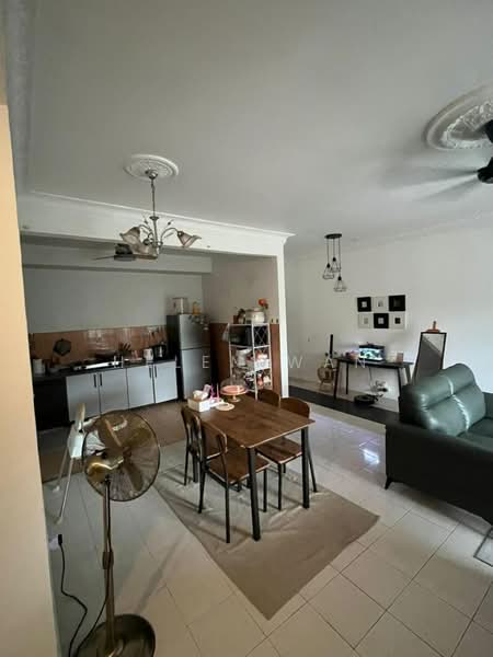 Pangsapuri untuk Dijual di Villa Pavilion - Helen Wan - Living Room - PropertyGuru.com.my