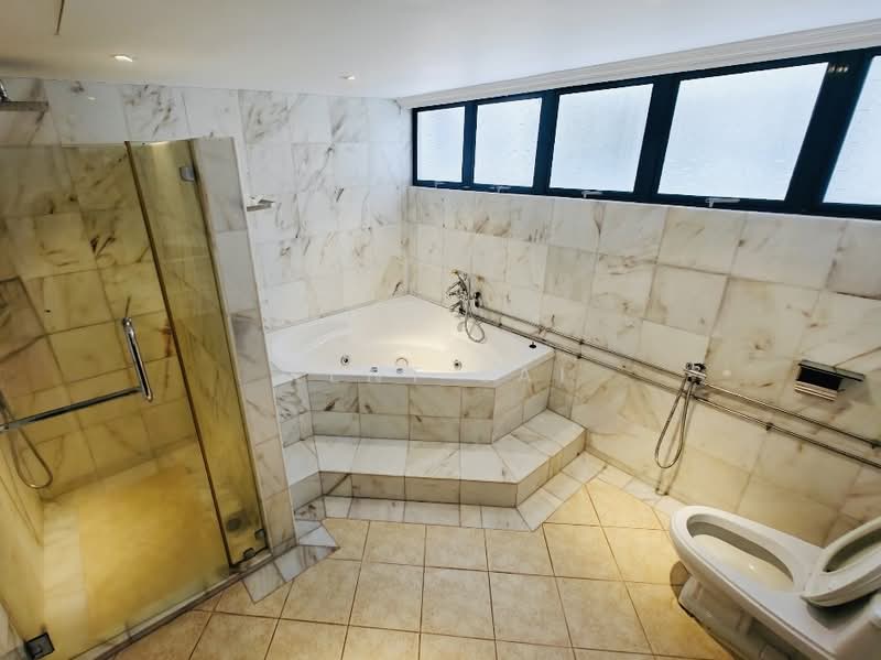 Kondominium untuk Dijual di Diamond Villa Condominium - Kent Lai - Bathroom - PropertyGuru.com.my