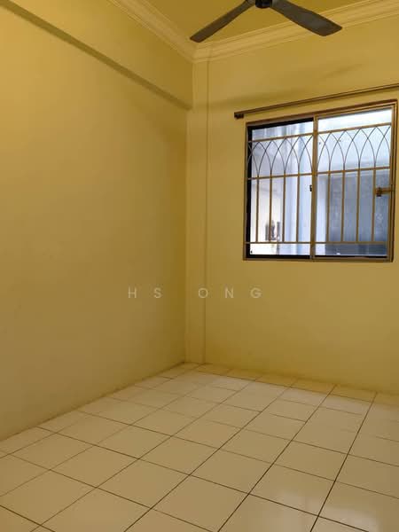 Pangsapuri untuk Dijual di Vista Bayu - HS Ong - Bedroom - PropertyGuru.com.my