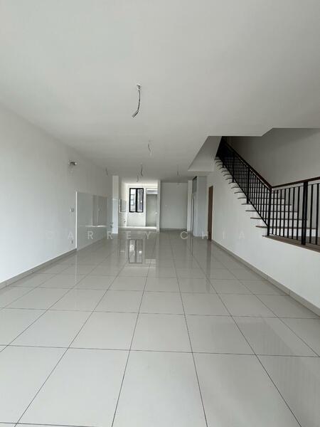 Columnless Living Room