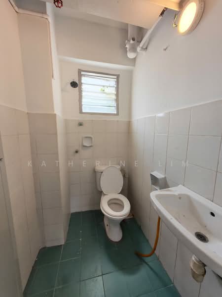 Apartment for Rent at Pangsapuri Vista Serdang - Katherine Lim - Bathroom - PropertyGuru.com.my