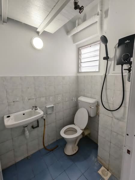 Apartment for Rent at Pangsapuri Vista Serdang - Katherine Lim - Bathroom - PropertyGuru.com.my