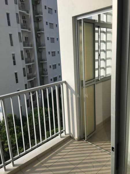 Kediaman Servis untuk Dijual di Jadite Suites - CL Ngan - Balcony - PropertyGuru.com.my