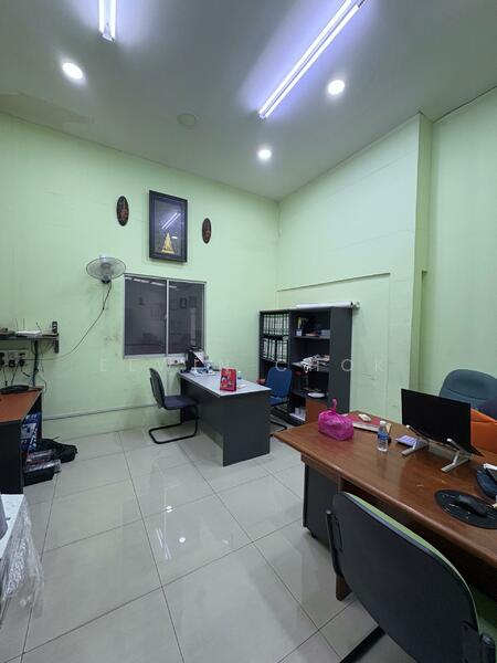 Semi-D Factory for Sale in Taman Perindustrian Kapar Bestari (Kapar) - Elwin Chok - Study - PropertyGuru.com.my
