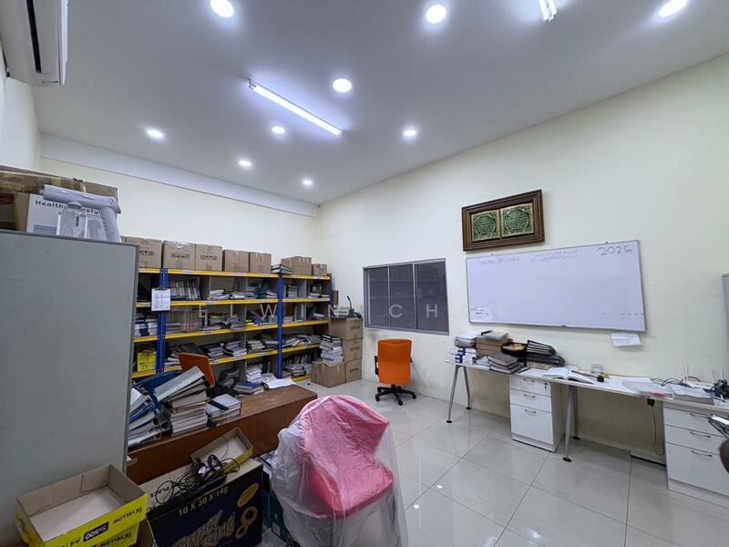 Semi-D Factory for Sale in Taman Perindustrian Kapar Bestari (Kapar) - Elwin Chok - Study - PropertyGuru.com.my