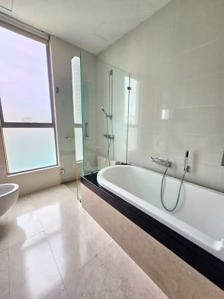 Kondominium untuk Dijual di Kiaramas Danai - Sean Tan - Bathroom - PropertyGuru.com.my