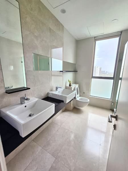 Kondominium untuk Dijual di Kiaramas Danai - Sean Tan - Bathroom - PropertyGuru.com.my