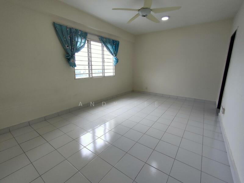 Very Spacious Master Room