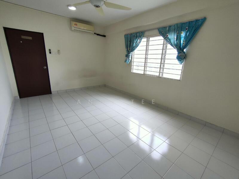 Very Spacious Master Room