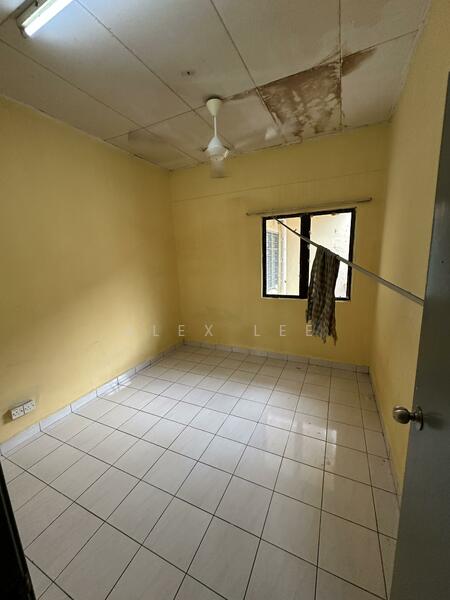 Flat for Rent at Taman Tenaga - Alex Lee - Bedroom - PropertyGuru.com.my