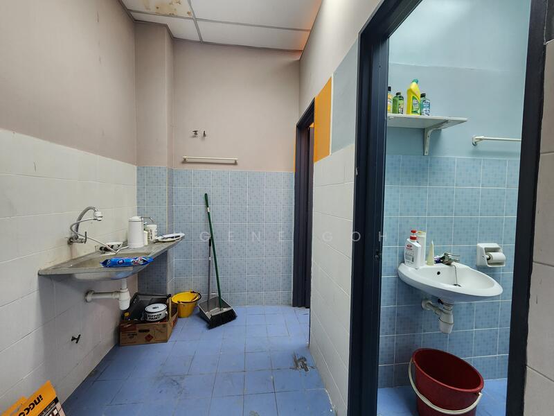 3rd Floor - Back Part- Bathroom Area