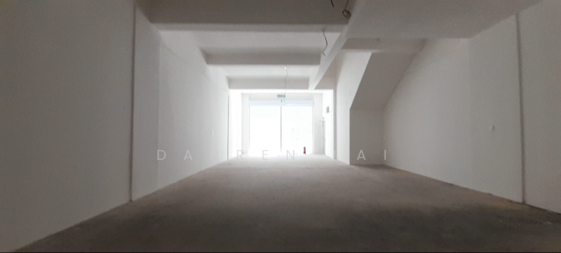 Interior - Back to Front (Landscape)