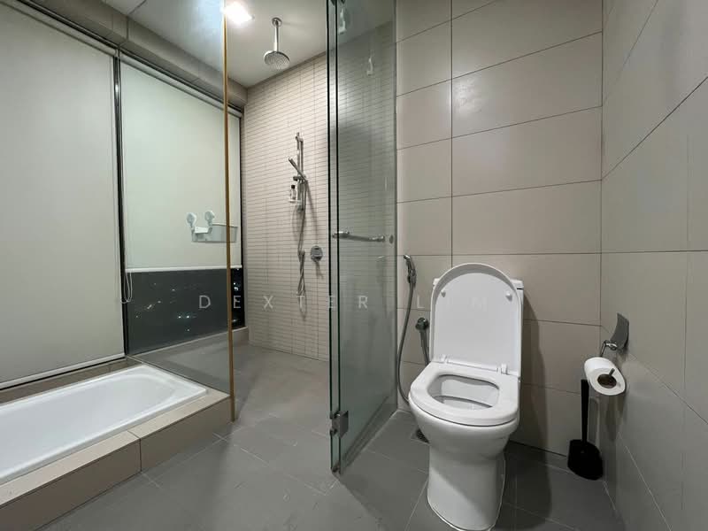 Kediaman Servis untuk Dijual di Setia SKY Residences - Dexter Lim - Bathroom - PropertyGuru.com.my