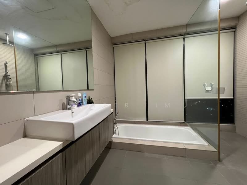 Kediaman Servis untuk Dijual di Setia SKY Residences - Dexter Lim - Bathroom - PropertyGuru.com.my