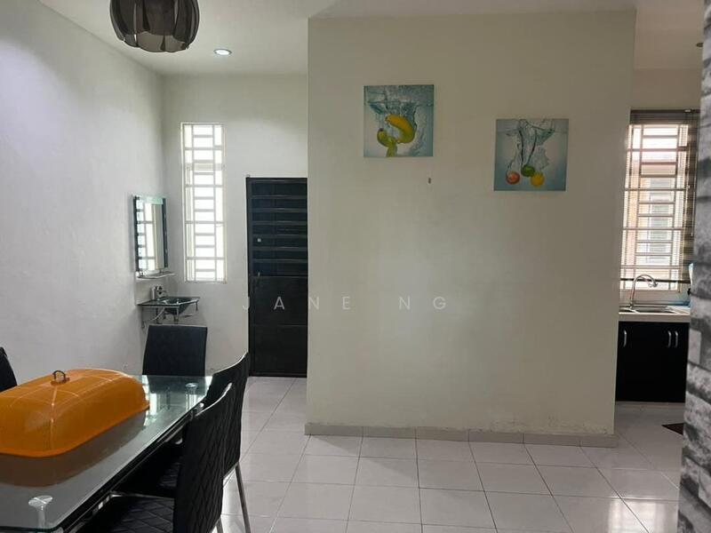 Dining & kitchen Area