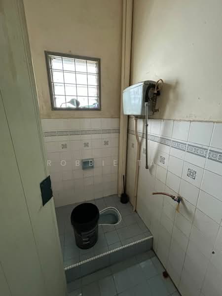 1-storey Terraced House for Sale in Taman Pasir Putih (Pasir Gudang) - Robbie Tan - Bathroom - PropertyGuru.com.my