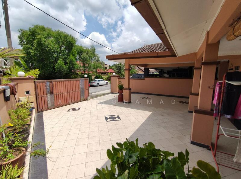 Comfortably Park 3 cars