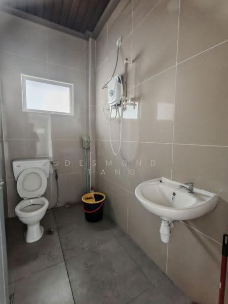 2-storey Terraced House for Sale in Taman Sungai Besi Indah (Seri Kembangan) - Desmond Tang - Bathroom - PropertyGuru.com.my
