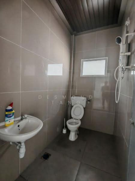 2-storey Terraced House for Sale in Taman Sungai Besi Indah (Seri Kembangan) - Desmond Tang - Bathroom - PropertyGuru.com.my