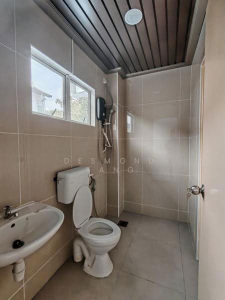 2-storey Terraced House for Sale in Taman Sungai Besi Indah (Seri Kembangan) - Desmond Tang - Bathroom - PropertyGuru.com.my