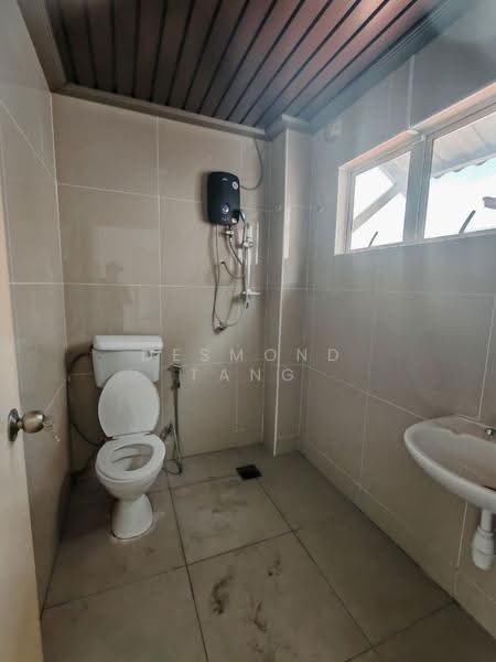 2-storey Terraced House for Sale in Taman Sungai Besi Indah (Seri Kembangan) - Desmond Tang - Bathroom - PropertyGuru.com.my