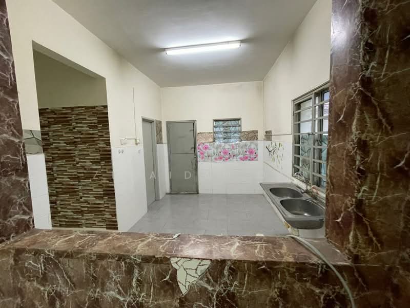 Semi-Detached House for Sale in Taman Tasik Semenyih (Semenyih) - Zuraidah Dan - Kitchen - PropertyGuru.com.my