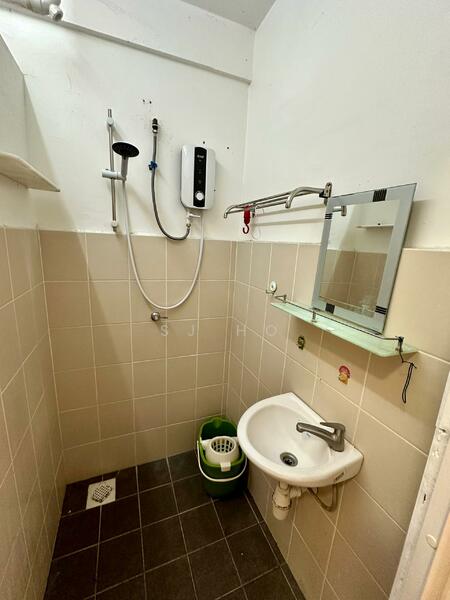 Bayu Nyaman - Shower