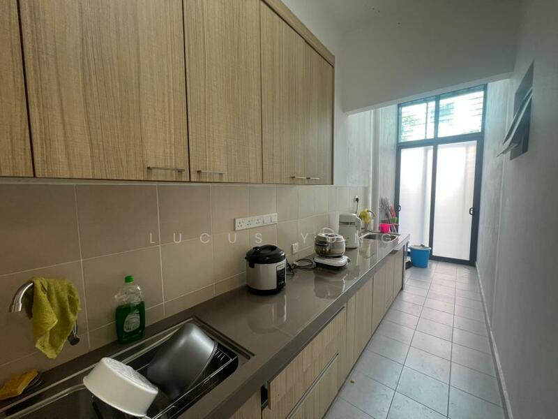 3-storey Terraced House for Rent in Lake Fields (Sungai Besi) - Lucus Yong - Kitchen - PropertyGuru.com.my