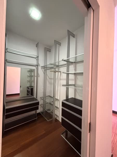 Bungalow for Sale in Mont Kiara (Kuala Lumpur) - Lachman Mulchandani - Fifth bedroom wadrobe - PropertyGuru.com.my