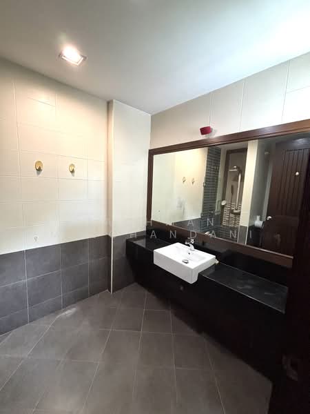Bungalow for Sale in Mont Kiara (Kuala Lumpur) - Lachman Mulchandani - Fifth bathroom - PropertyGuru.com.my
