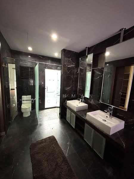 Bungalow for Sale in Mont Kiara (Kuala Lumpur) - Lachman Mulchandani - Master bathroom - PropertyGuru.com.my