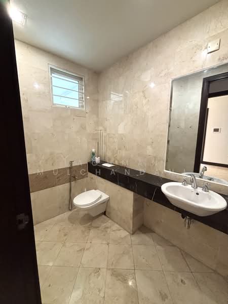 Bungalow for Sale in Mont Kiara (Kuala Lumpur) - Lachman Mulchandani - Guest bathroom - PropertyGuru.com.my