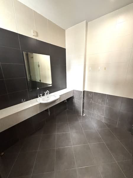 Bungalow for Sale in Mont Kiara (Kuala Lumpur) - Lachman Mulchandani - Third bathroom - PropertyGuru.com.my
