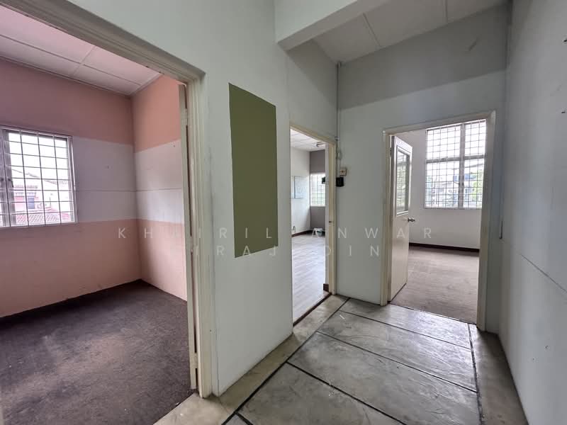 Shop / Office for Rent in Subang Jaya (Selangor) - Khairil Anwar Sirajudin - Interior - PropertyGuru.com.my