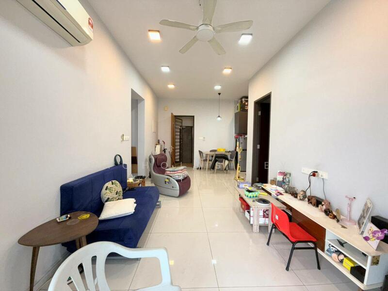 Amberside @ Country Garden Danga Bay untuk Untuk Dijual - RM 550,000, Mac 2026 - Living Room - PropertyGuru.com.my