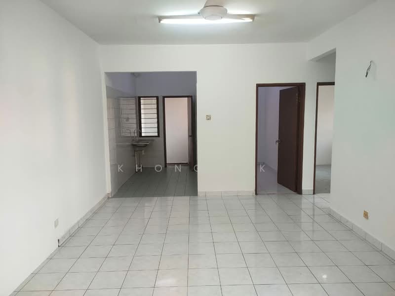 Apartment for Rent at Pangsapuri Sri Kemuning - Khong T.K - Living - PropertyGuru.com.my