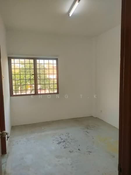Apartment for Rent at Pangsapuri Sri Kemuning - Khong T.K - Master Bedroom - PropertyGuru.com.my