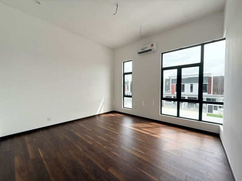 Rumah Teres 2 Tingkat untuk Dijual di Setia Alam (Selangor) - Calvin Lim - Living Room - PropertyGuru.com.my