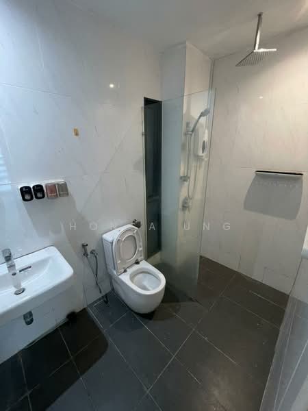 Reizz Residence untuk Untuk Disewa - RM 2,000 /bulan, Mac 2026 - Bathroom - PropertyGuru.com.my
