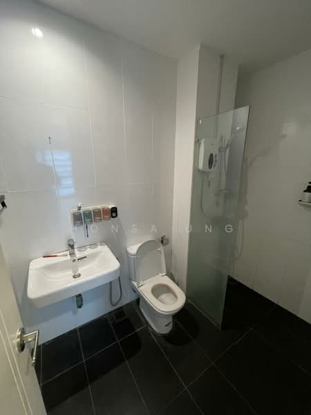 Reizz Residence untuk Untuk Disewa - RM 2,000 /bulan, Mac 2026 - Bathroom - PropertyGuru.com.my