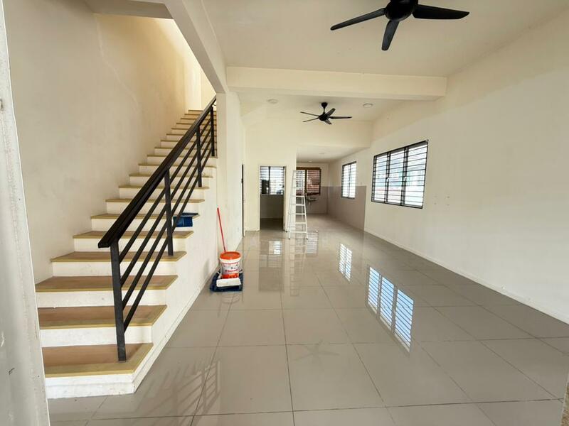 2-storey Terraced House for Sale in Bandar Country Homes (Rawang) - Ka Ee - Living Room - PropertyGuru.com.my
