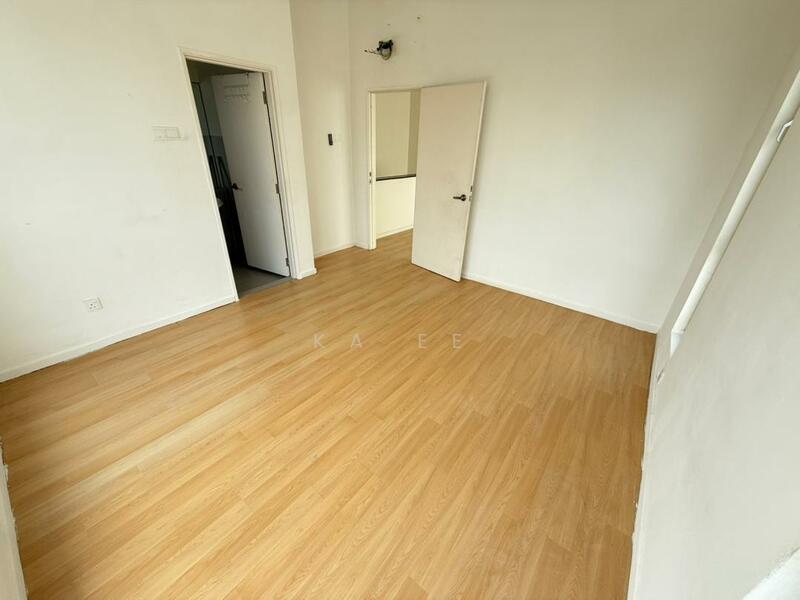 2-storey Terraced House for Sale in Bandar Country Homes (Rawang) - Ka Ee - Corridor - PropertyGuru.com.my
