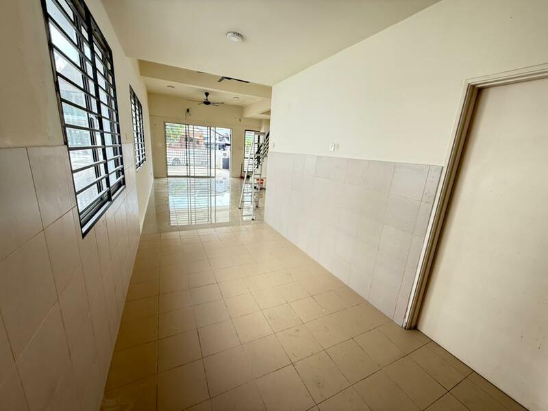 2-storey Terraced House for Sale in Bandar Country Homes (Rawang) - Ka Ee - Corridor - PropertyGuru.com.my