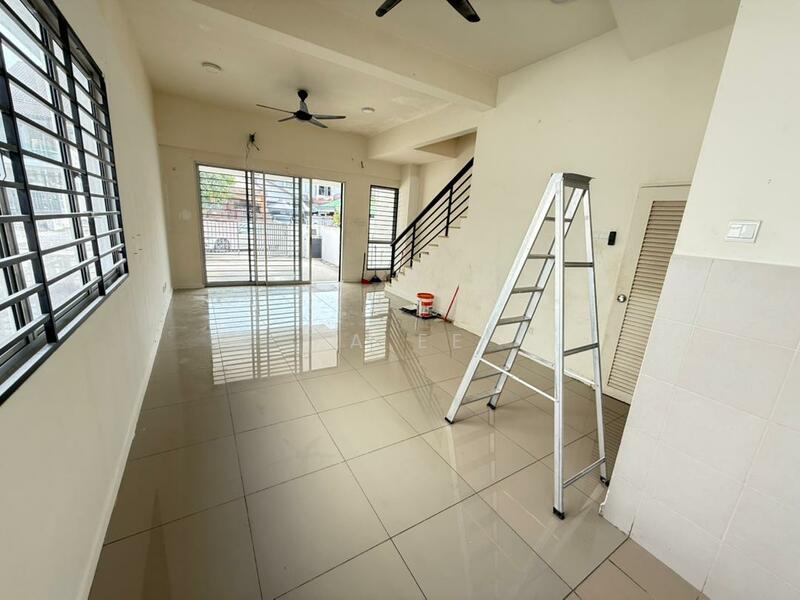 2-storey Terraced House for Sale in Bandar Country Homes (Rawang) - Ka Ee - Living Room - PropertyGuru.com.my