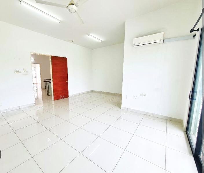 2-storey Terraced House for Sale in 16 Sierra (Puchong) - Mandy Lim - Living Room - PropertyGuru.com.my