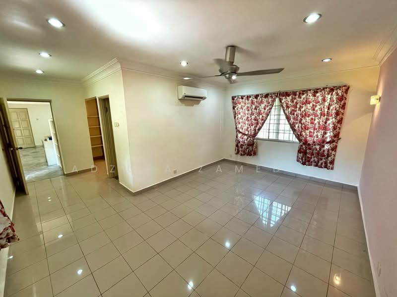 Rumah Berkembar untuk Dijual di Seksyen 9 (Shah Alam) - Adzura Zamedin - Living Room - PropertyGuru.com.my